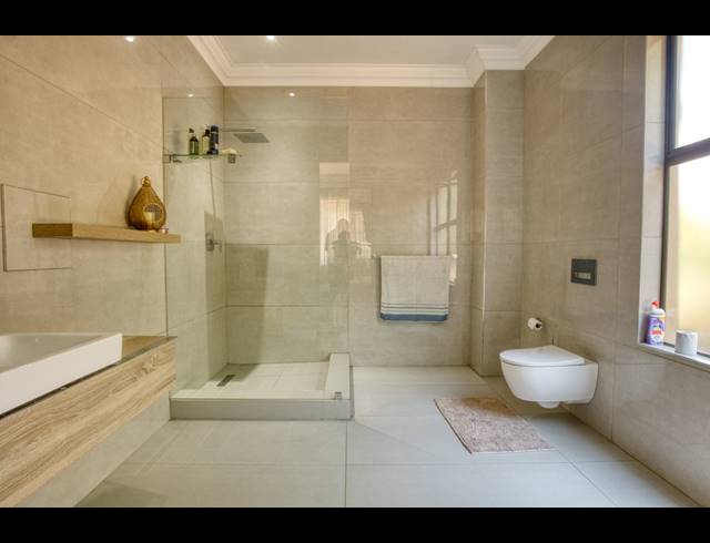 5 BEDROOM HOUSE FOR SALE IN BALLITO CENTRAL